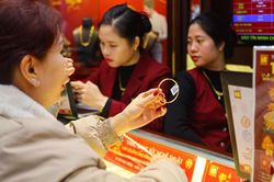 Giá vàng hôm nay 9/9: Giảm mạnh gần 60 USD/ounce