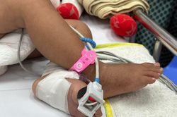 Nhiều trẻ sốt xuất huyết nặng, suy đa tạng tại TP.HCM