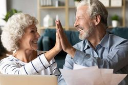 Về già, có con cái chưa đủ: 3 điều này mới giúp tuổi già sống chủ động, an yên