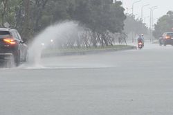 Huế cảnh báo các kịch bản mưa lớn, điều tiết 2 hồ chứa thủy điện