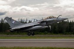 Tiêm kích Rafale đối đầu Typhoon 'tranh ngôi vua bầu trời' châu Âu?