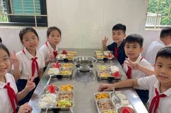 Thực đơn bán trú đủ dinh dưỡng giúp trẻ phát triển toàn diện