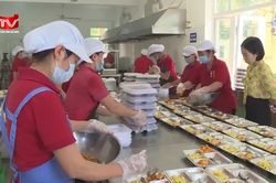 Hà Nội siết chặt quản lý bữa ăn bán trú
