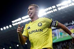 Ronaldo ghi bàn thắng thứ 979