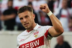 Cầu thủ lập hat-trick trong 12 phút ở Champions League