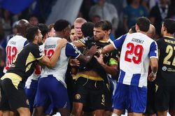 Man City đối mặt án phạt nặng từ UEFA