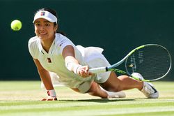 Thói quen kỳ lạ lúc gián đoạn trận đấu của học trò Rafael Nadal