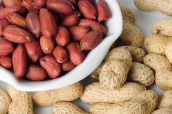 Đậu phộng rất bổ dưỡng, nhưng cần nhớ 4 lưu ý này khi ăn