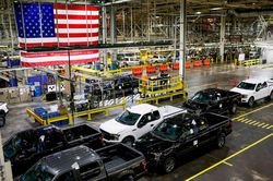 Ford bị chỉ trích vì hợp tác với nhiều doanh nghiệp Trung Quốc
