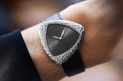 Kỷ nguyên của đồng hồ tam giác đã đến?