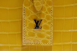 Louis Vuitton thất thế sau tranh chấp với hãng trà sữa Trung Quốc