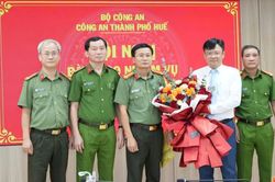 Bàn giao nhiệm vụ phụ trách Công an TP Huế