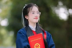 Tự nhận 'bình thường', nữ sinh sở hữu IELTS 8.5, SAT 1600/1600 trở thành thủ khoa Ngoại thương