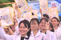 Sức hút chương trình thí điểm thực hành, 1.000 bác sĩ tìm cơ hội việc làm ngành y