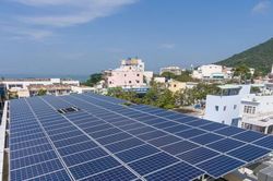 [SPOTLIGHT] Cảnh báo rủi ro khi lắp điện mặt trời mái nhà