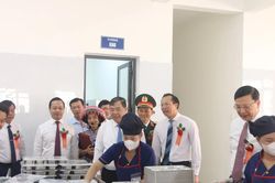 Giữ an toàn từ mỗi bữa ăn của học sinh vùng biên
