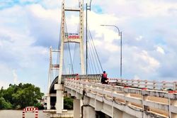 Phụ huynh ở Cà Mau bức xúc vì học sinh phải trả phí qua cầu dân sinh