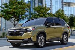 Subaru Forester giảm giá 360 triệu đồng