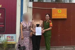Hỗ trợ 1 phụ nữ Quảng Trị nhận lại hơn 320 triệu đồng chuyển nhầm vào tài khoản lạ ở Hà Nội
