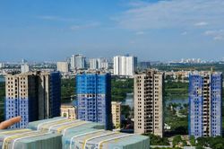 Ngân hàng rao bán 'đất vàng' Hà Nội, tính thu giữ biệt thự ở TPHCM