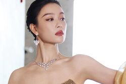 Tổng tài và cuộc tình với hai mỹ nhân đẹp bậc nhất