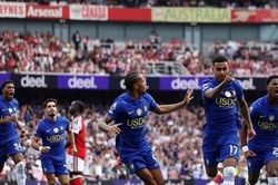 Ferran Torres ghi hat-trick, PSG 'đánh tennis' ở Cúp C1