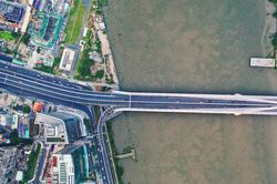 Một lô đất ký hai hợp đồng, người mua trả 370 triệu đồng cho cả anh và em