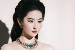 Lưu Diệc Phi cắt hình Hồ Ngọc Hà khỏi ảnh chụp chung: Không chỉ là ồn ào showbiz Việt
