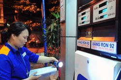 Giá xăng dầu hôm nay 10/9: Vượt 100 USD/thùng, trong nước chiều nay có giá mới
