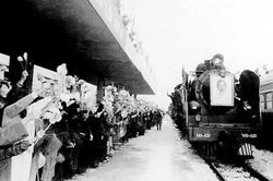 'Lửa trên đường ray': Ký ức không quên của những người lái tàu đi qua thời chiến