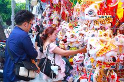 Rộn ràng sắc Trung thu, đồ chơi truyền thống lên kệ sớm