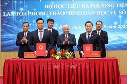 Chuyển giao Bộ học liệu đa phương tiện 'Bình dân học vụ số - Quốc hội số'