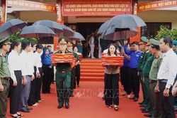 Bàn giao các mẫu sinh phẩm - thêm niềm hi vọng cho thân nhân liệt sĩ