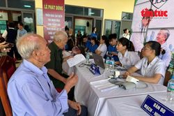 Dân số già nhanh, chuyển tư duy chăm sóc người cao tuổi dựa vào cộng đồng