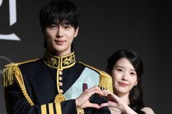 IU công khai ủng hộ Byeon Woo Seok