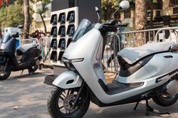 Honda bán hơn 166.000 xe máy trong tháng 8 nhưng doanh số ô tô giảm 56%