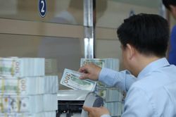 Tỷ giá liên ngân hàng về sát đáy một năm, xu hướng giảm còn kéo dài?