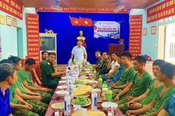 'Bữa cơm nghĩa tình' tiếp sức lực lượng quy tập hài cốt liệt sĩ