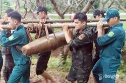Di dời, xử lý an toàn quả bom nặng 300kg tại thôn 2, xã Bom Bo
