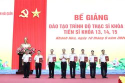 Học viện Hải quân bế giảng các khóa đào tạo thạc sĩ, tiến sĩ