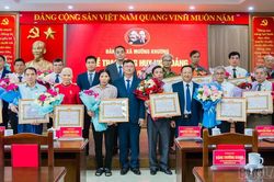 Xã Si Ma Cai và Mường Khương trao tặng Huy hiệu Đảng đợt 2/9