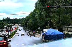 Xe tải ngang nhiên vượt đèn đỏ tại nút giao ở Bắc Gia Nghĩa