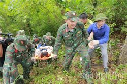 Luyện tập phương án cứu người, cứu xe bị lật, rơi xuống vực sâu
