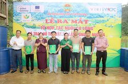 Hội Nông dân tỉnh trao vật tư hỗ trợ tại xã Thuận Hòa và Lùng Tám