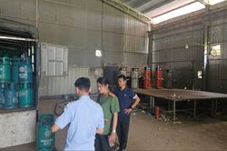 Hà Nội: Khởi tố 5 bị can từ vụ san chiết LPG giả tại nhiều cơ sở