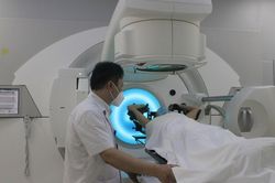 Yêu cầu Bệnh viện E xác minh thông tin tiêu cực tại Khoa Xạ trị