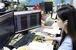 Cú hích hút vốn ngoại, kích hoạt dòng tiền nội