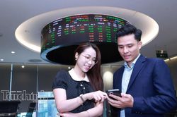 Chứng khoán ngày 10/9: VN-Index đảo chiều tăng nhẹ, thanh khoản vẫn thấp