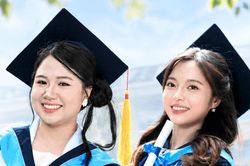 Đôi bạn thân cùng nhau trở thành thủ khoa đầu ra Đại học Kinh tế Quốc dân