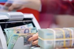 Lãi suất tiết kiệm neo cao, cuộc đua hút tiền gửi chưa hạ nhiệt